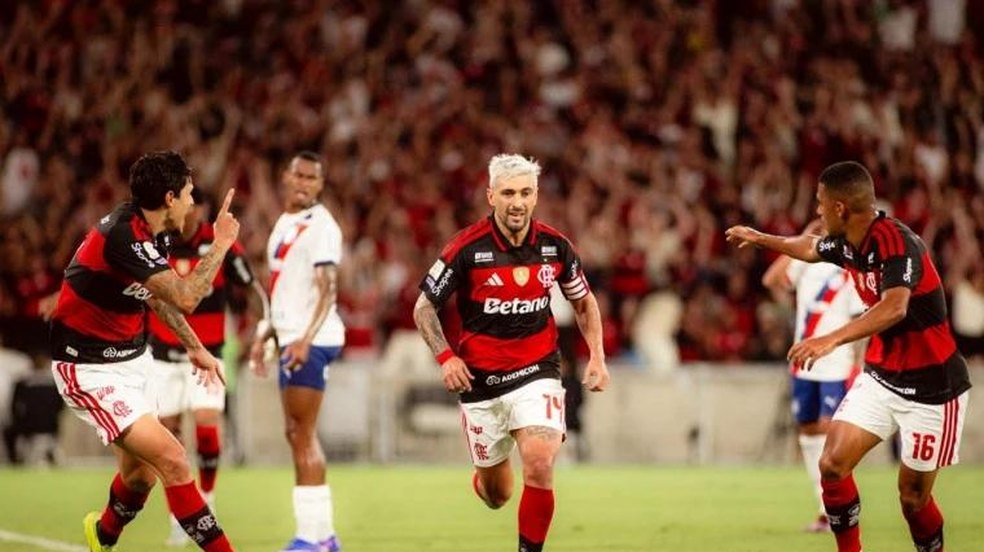 Flamengo vence o Bahia no Maracanã e mantém a vice-liderança do Brasileirão