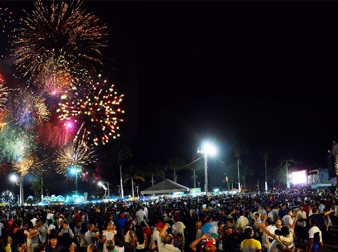 Mais de 50 mil pessoas participam do Show da Virada, em Palmeira dos Índios