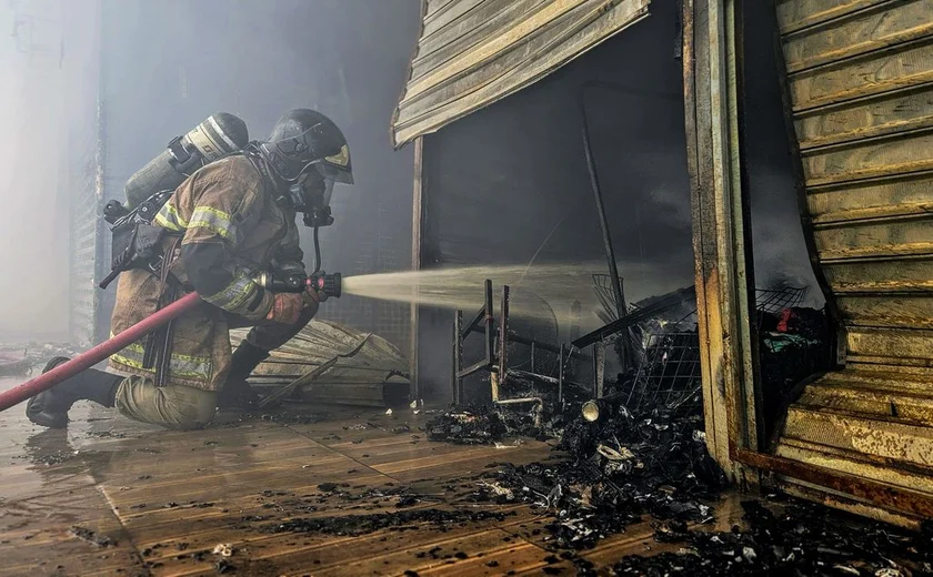 Após incêndio na Uruguaiana, Paes promete reformas e ajuda a lojistas