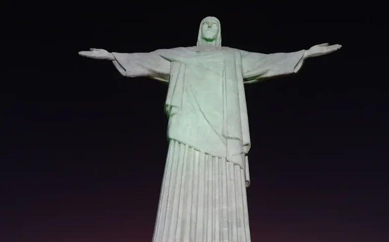 Visitas ao Cristo Redentor são retomadas no Rio após fiscalização