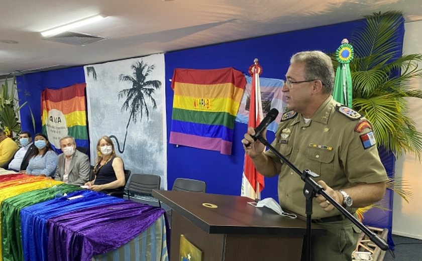 Comandante Geral da PM recebe homenagem do Conselho de Combate à Discriminação LGBT de Alagoas