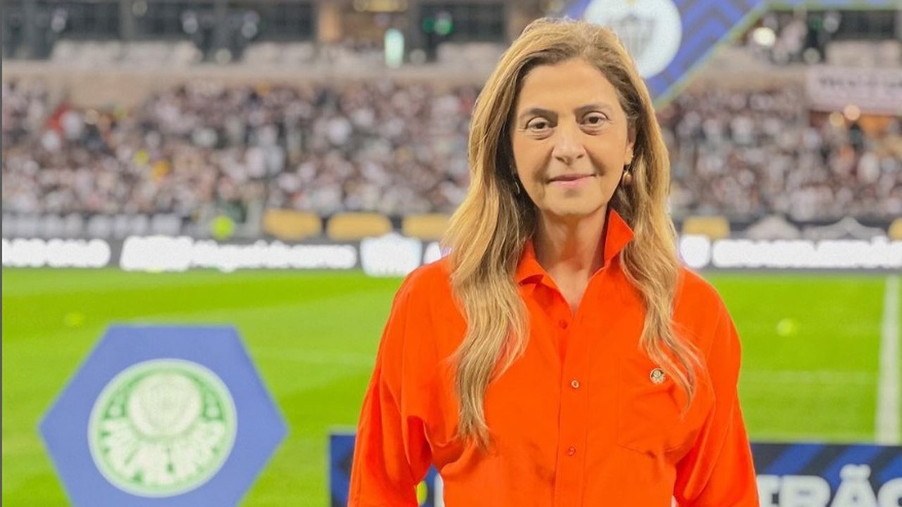 Torcida do Palmeiras protesta contra Leila Pereira e conselheiros: 'Seu voto vale uma pizza?'