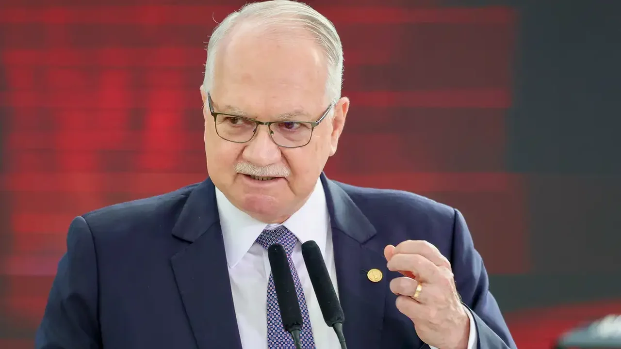 Fachin reúne ministros do STF em almoço antes de julgamento sobre big techs