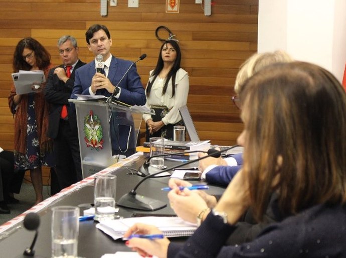 Em Florianópolis, Marcelo Beltrão defende perenização do Fundeb e propõe que Lei garanta educação de qualidade