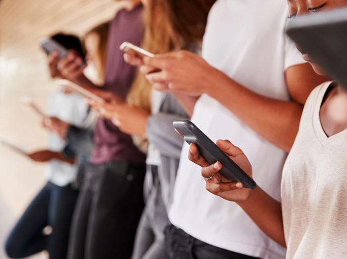 Redes sociais, celulares e IA: aliados ou desafios para o desenvolvimento dos jovens?