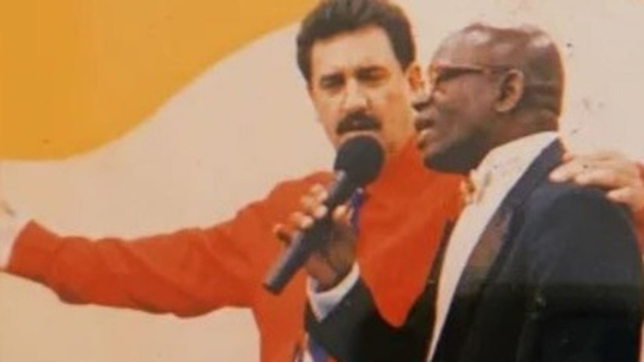 Morre Azulão, ex-assistente de palco do Ratinho, aos 95
