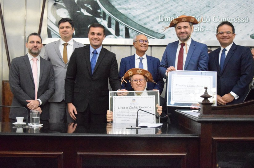 Durante sessão na ALE, desembargadores federais recebem o título de Cidadão Honorário de Alagoas