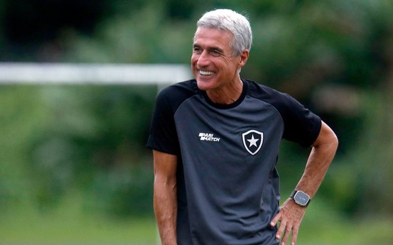 Botafogo ainda tenta manter técnico Luís Castro, que comanda treino sem anunciar saída