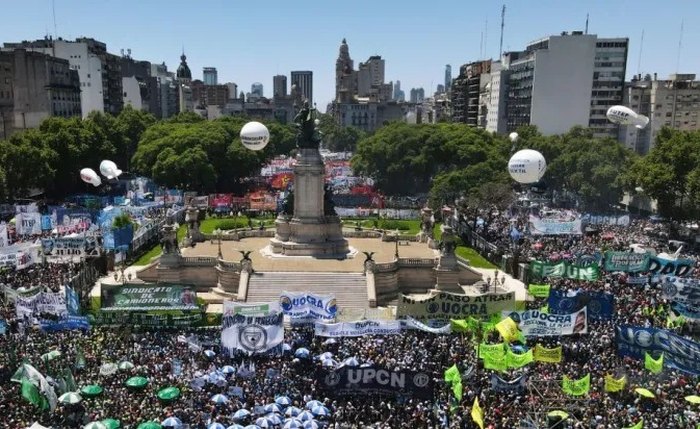 Greve geral na Argentina reuniu 130 mil pessoas em Buenos Aires