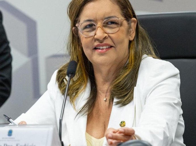 Comissão de Assuntos Sociais aprova projeto que garante acompanhamento familiar no tratamento do câncer de mama
