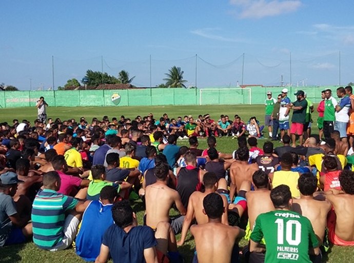 Coruripe realiza seletiva para descobrir talentos no estádio Gerson Amaral