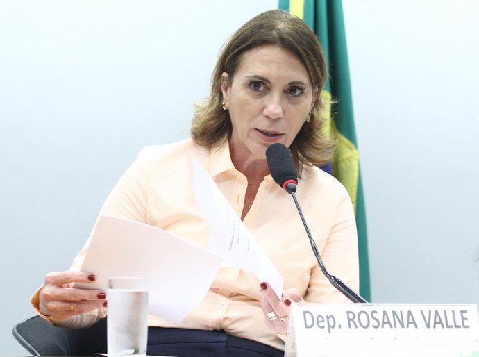 Deputada do PL pede inclusão no SUS de remédio que reduz retorno do câncer de mama