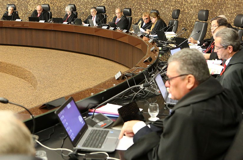 TJ modifica para o regime aberto pena de vereador condenado por agressão