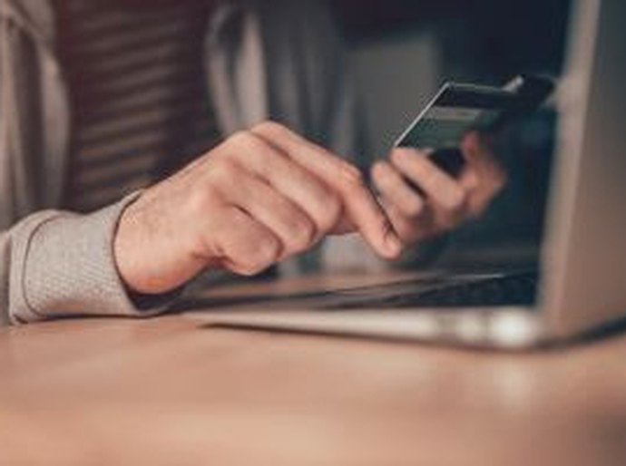 Cinco dicas para economizar com delivery, aplicativos e compras online