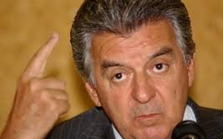 Ex-ministro se livra do mensalão mineiro
