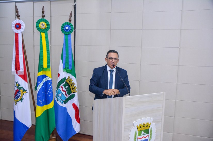 Vereadores comemoram fim da escala 6x1 e parabenizam professores por contribuição social