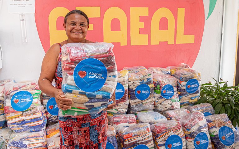 Governo de Alagoas doa uma tonelada de alimentos a Associação no Benedito Bentes