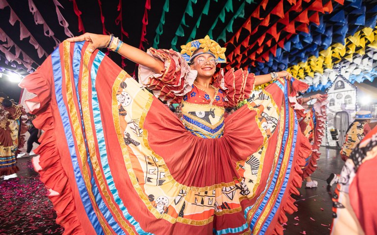 Noite de tradição e emoção marca a grande final do Concurso Municipal de Coco de Roda