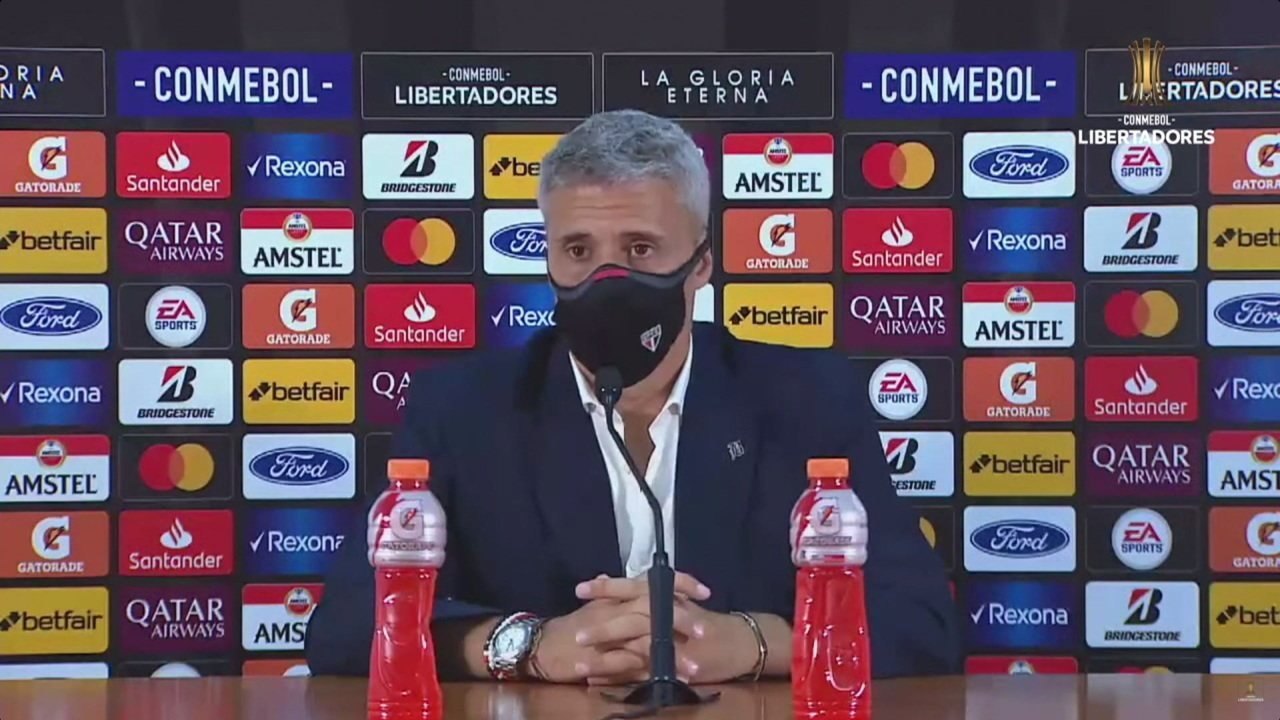 Com lesão de Igor Vinícius, Crespo pode manter Daniel Alves como ala no São Paulo