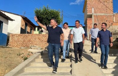 Prefeito de Branquinha e Governador visitam ruas pavimentadas pelo Minha Cidade Linda