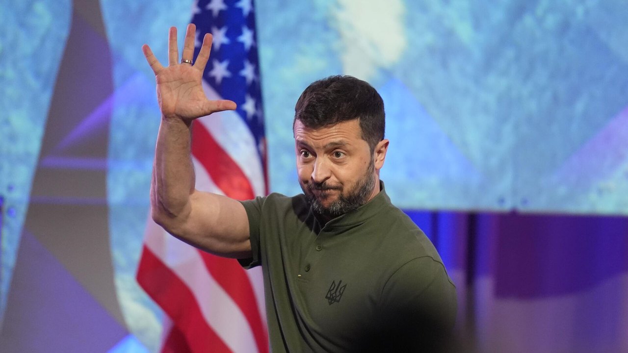 Vladimir Zelensky se torna vítima da indiferença dos EUA, diz especialista à Sputnik