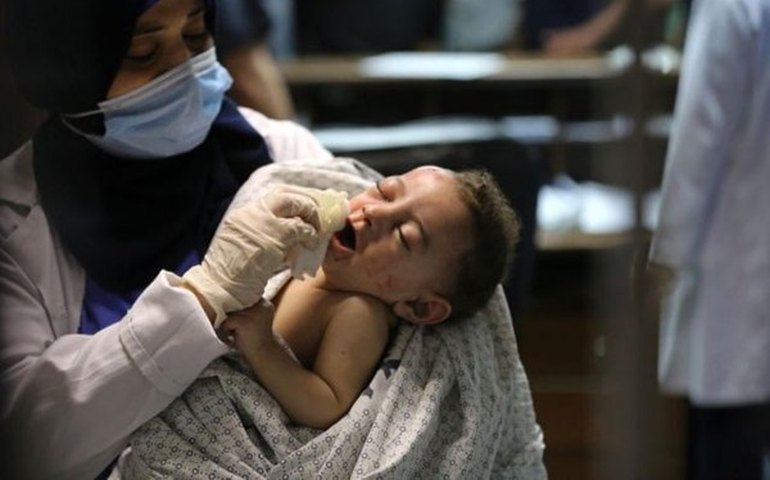 Bebê em Gaza é salva do ventre da mãe morta em ataque israelense