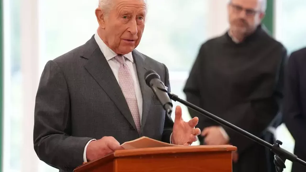 Charles III alerta para riscos da IA e cobra controle sobre avanço da tecnologia