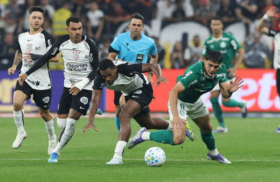 Corinthians tem dois expulsos, Palmeiras pressiona, mas Dérbi termina sem gols
