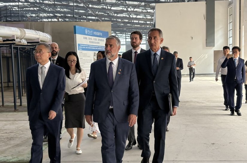 Missão brasileira visita laboratório chinês de prevenção a desastres hídricos