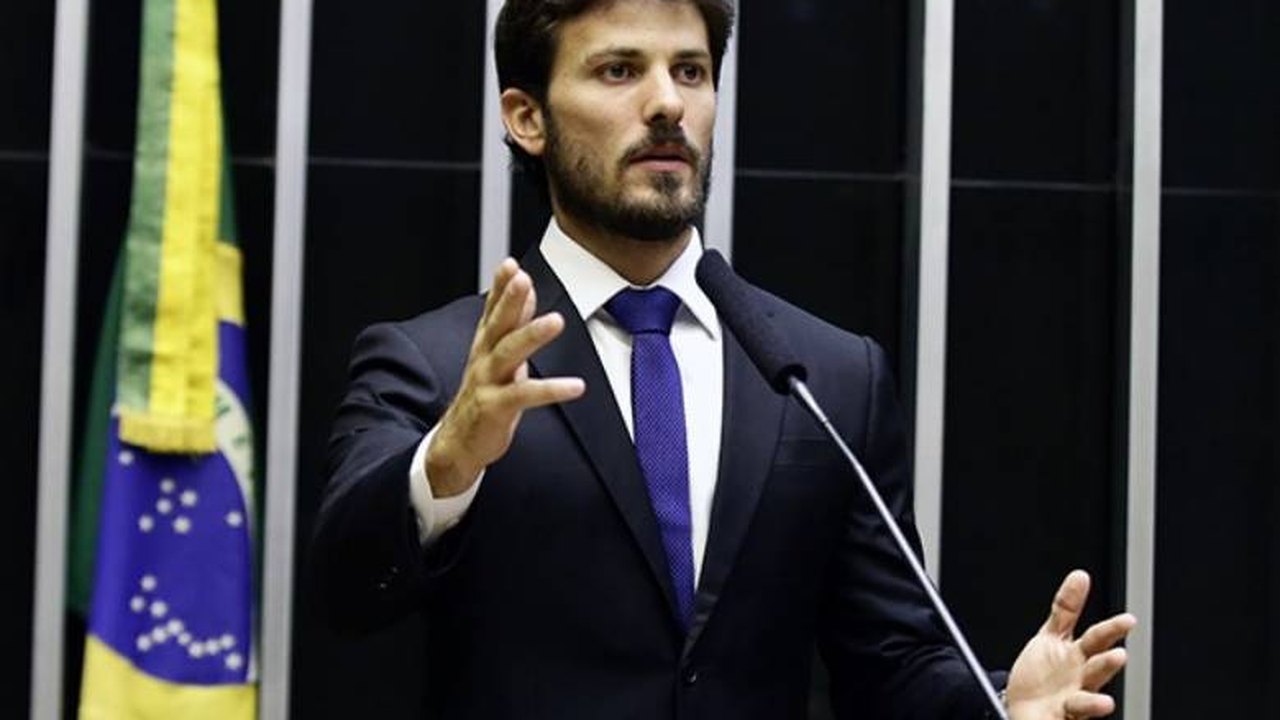 ‘Bolsonaro não está dando presente, está emprestando até ganhar a eleição’