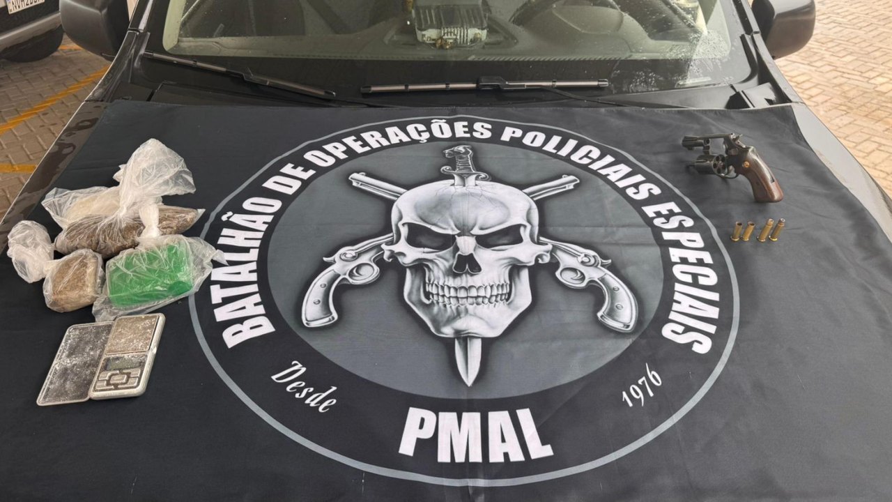 PM apreende arma de fogo e 400 gramas de maconha no Prado