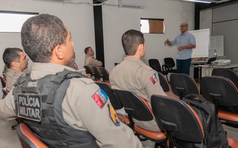 Curso do Cerest Regional Maceió aborda riscos e medidas de prevenção contra choques elétricos