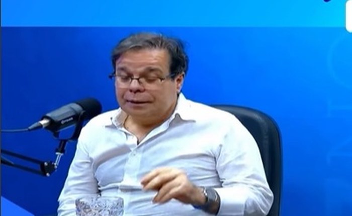 Tutmés Airan durante entrevista Tutmés Airan durante entrevista