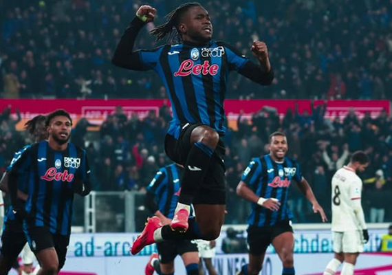Atalanta emplaca o 9º triunfo seguido com vitória sobre o Milan e assume a ponta do Italiano