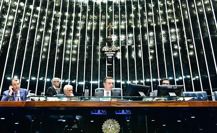 Eduardo Braga, Jaques Wagner e Rodrigo Pacheco, no Plenário