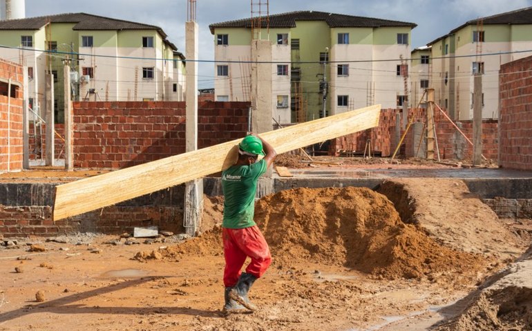 Secretário de Educação vistoria obras da nova creche no Ouro Preto