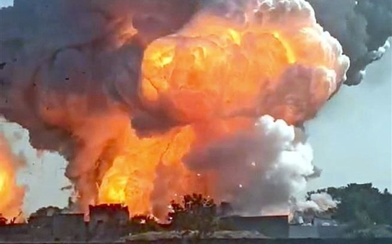 Explosão de fábrica farmacêutica na Índia mata 17 pessoas; vídeos