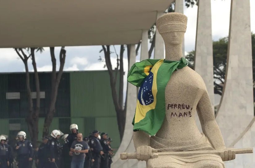 STF nega recurso de mulher que pichou estátua no 8 de janeiro