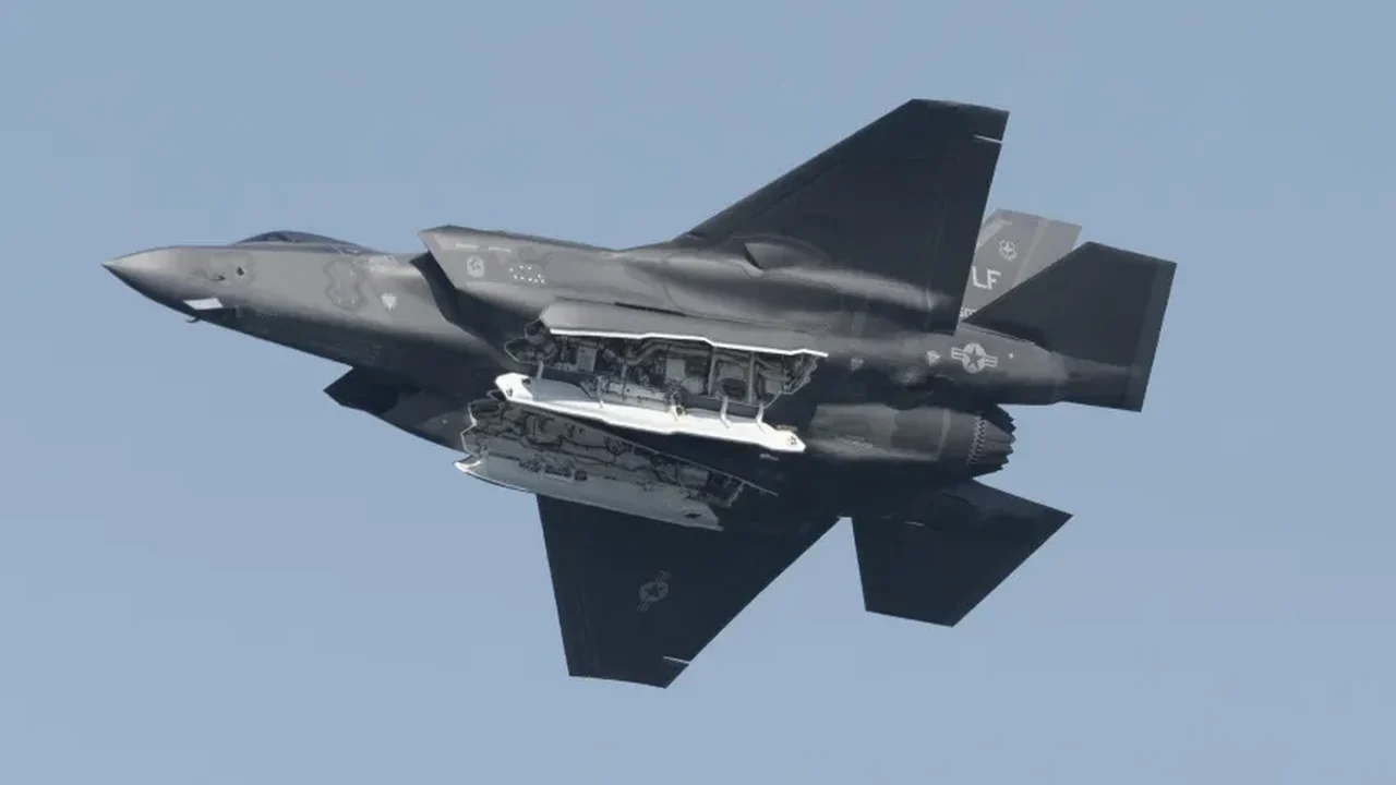 Destroços de caça F-35 que sumiu após piloto ejetar são encontrados nos EUA