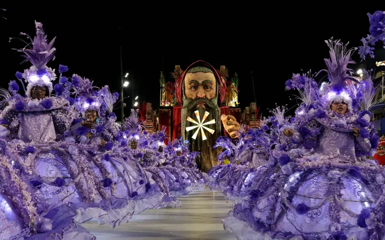 Primeira noite na Sapucaí trouxe enredos inspirados em livros