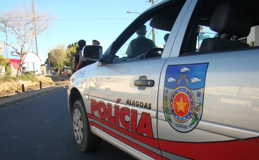 Duas pessoas são mortas a tiros e pauladas em Maceió