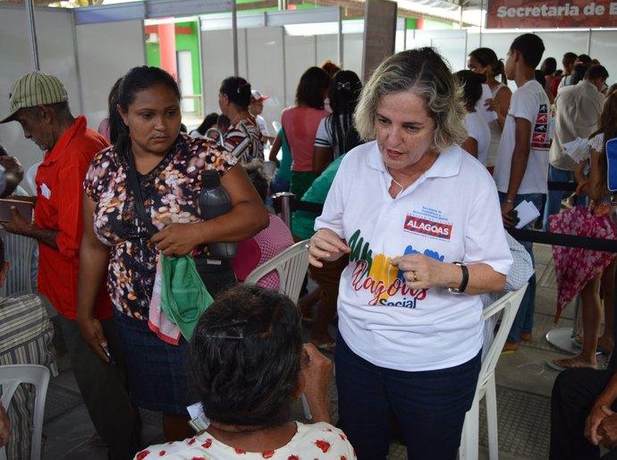 Servidora da Seades é agraciada com a Medalha do Mérito Silvio Vianna