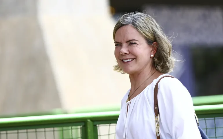 Gleisi diz que Tarcísio 'não tem condições' de ser presidente