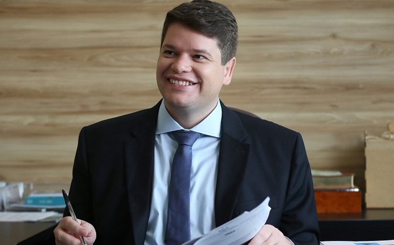 Davi Filho propõe PEC para integrar escola, família e comunidade