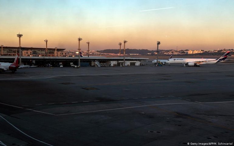 Brasil reabre fronteiras aéreas para estrangeiros