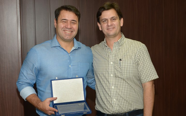 AMA homenageia Marco Fireman por obras realizadas em Alagoas