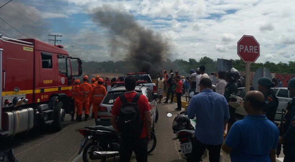 rodovia bloqueada
