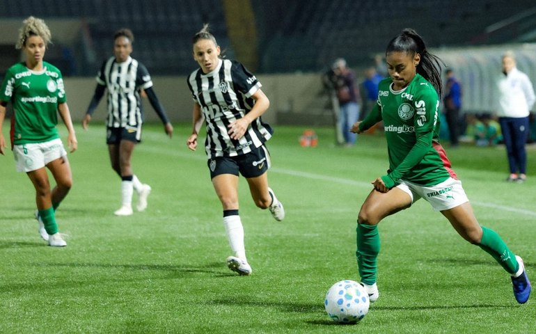 Palmeiras goleia Atlético-MG, assume vice-liderança e se aproxima do líder