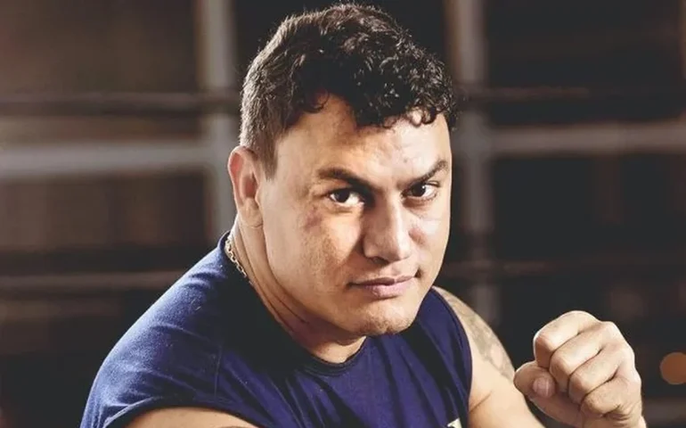 Prestes a enfrentar Kleber Bambam no ringue, Popó já fez tatuagem para Whindersson Nunes após luta