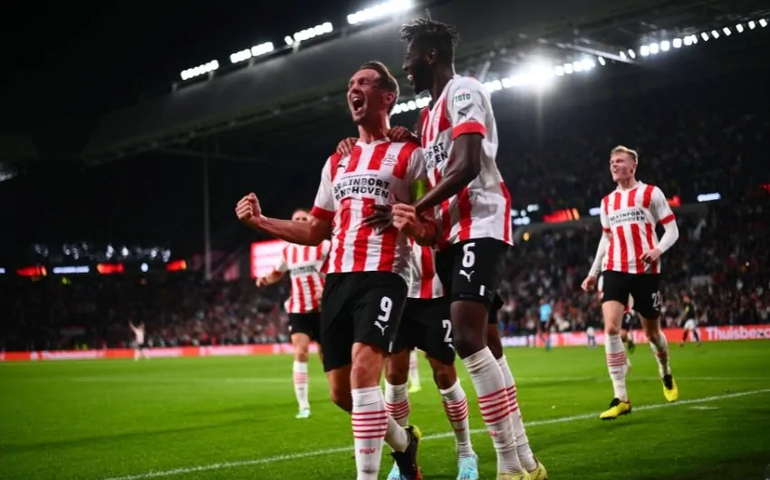 PSV vence Arsenal e deixa aberta disputa por vaga às oitavas da Liga Europa